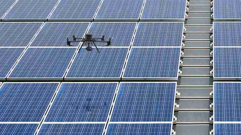 赏金国际以无人机搭配IR Sensor热显像技术进行全方面模块健检，，有效降低人力成本并提升发电量