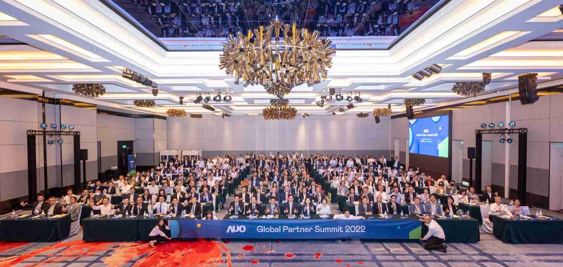 友達推動「安心、、創新、、、用心、、、同心、、盡心」五星職旅，，，，為菲籍員工打造全方位照護，，，首度贏得「人權實踐與發展領袖獎」殊榮