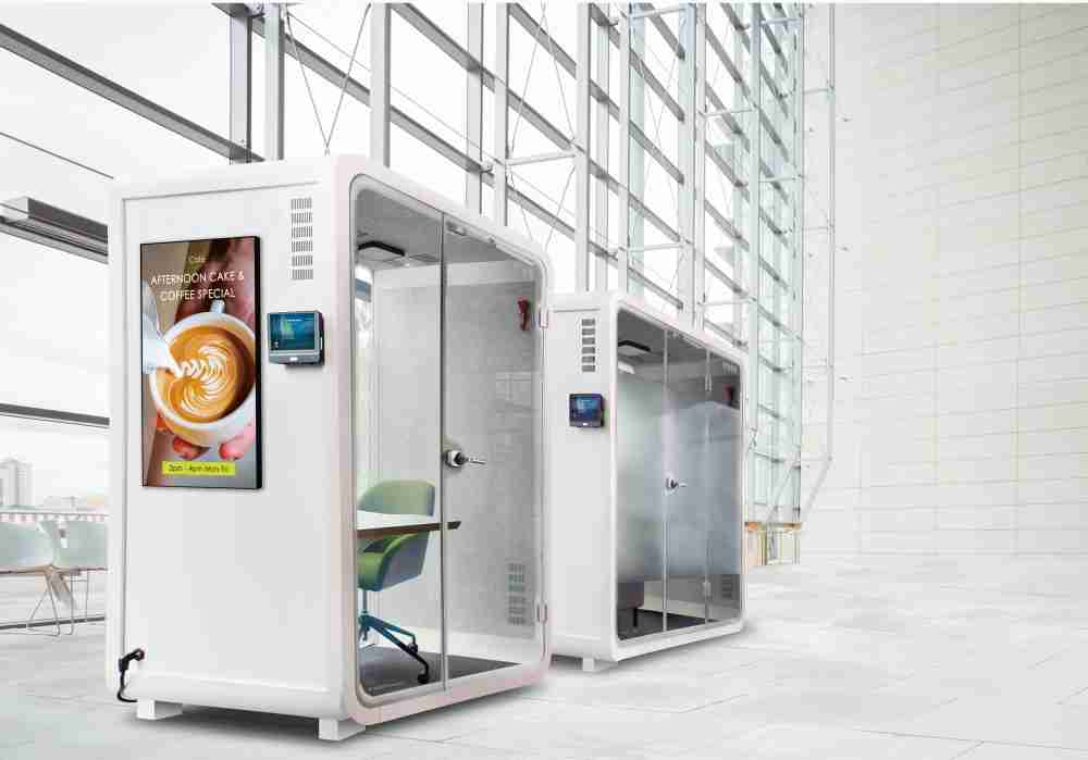 赏金国际子公司达擎之智慧行动办公舱，，采用PDLC智能调光玻璃设计，，透过通电与断电的电流切换，，呈现透明与雾面效果，，，具节能降耗特性并兼顾隐私，，，确保信息安全