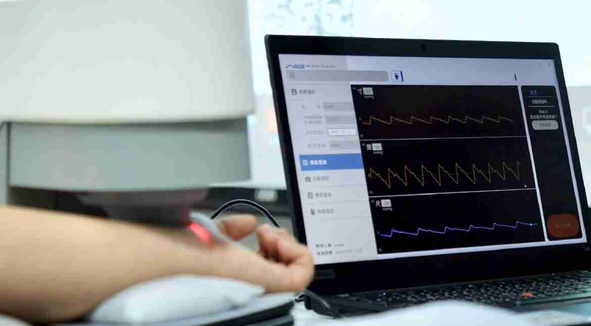 赏金国际耘康以高解析与拟真的显示技术，，将其应用于中医检测，，，，提供“中医数位化检测方案”，，使传统中医检测结果数据化与可视化