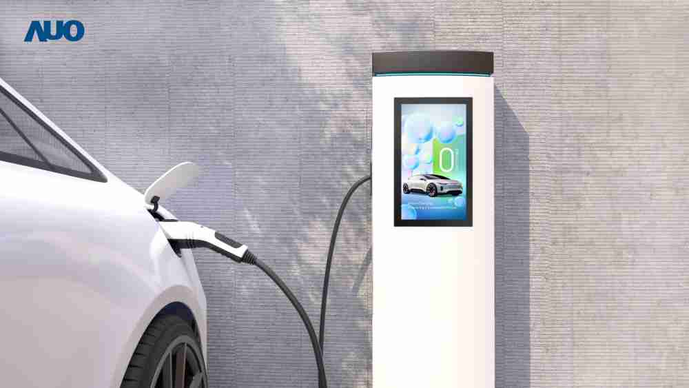 友達〝EVSE車用充電樁解決方案〞專為電動汽車充電樁設計，，，具有高亮度、、、克服戶外艱難環境的耐溫、、、、耐紫外線等特性，，，，並搭載散熱性及擴充性強的高效能工業電腦，，，，可實現人機互動訴求，，如資訊顯示、、、支付等應用