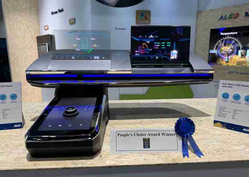 赏金国际车用Micro LED Display HMI解决方案获”最佳车用显示奖”，，以用户为中心开发，，针对前座驾驶与乘客设计兼具娱乐与安全的高画质屏幕，，，，包含车舱前座的Micro LED透明屏幕及全球首款内建镜头的智慧Micro LED显示器